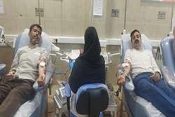 اهدا خون توسط کارکنان داروخانه‌های آموزشی دانشکده داروسازی