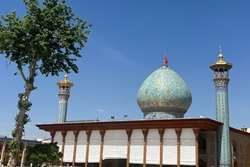 بازدید معنوی کارکنان دانشکده داروسازی شیراز از حرم مطهر حضرت شاهچراغ (ع)