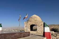 کوه‌پیمایی کارکنان دانشکده داروسازی شیراز به مناسبت هفته دولت و آغاز امامت حضرت ولی‌عصر (عج)