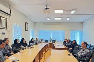 نشست بررسی مسائل رفاهی کارکنان به مناسبت روز کارمند در دانشکده داروسازی شیراز