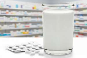 دانستنی‌های دارویی برای خانواده‌ها؛ مصرف هم‌زمان دارو با لبنیات؛ تداخل پنهان در داروخانه