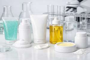 شوینده‌های صورت؛ کدام محصول واقعاً به پوست ما آسیب نمی‌زند؟